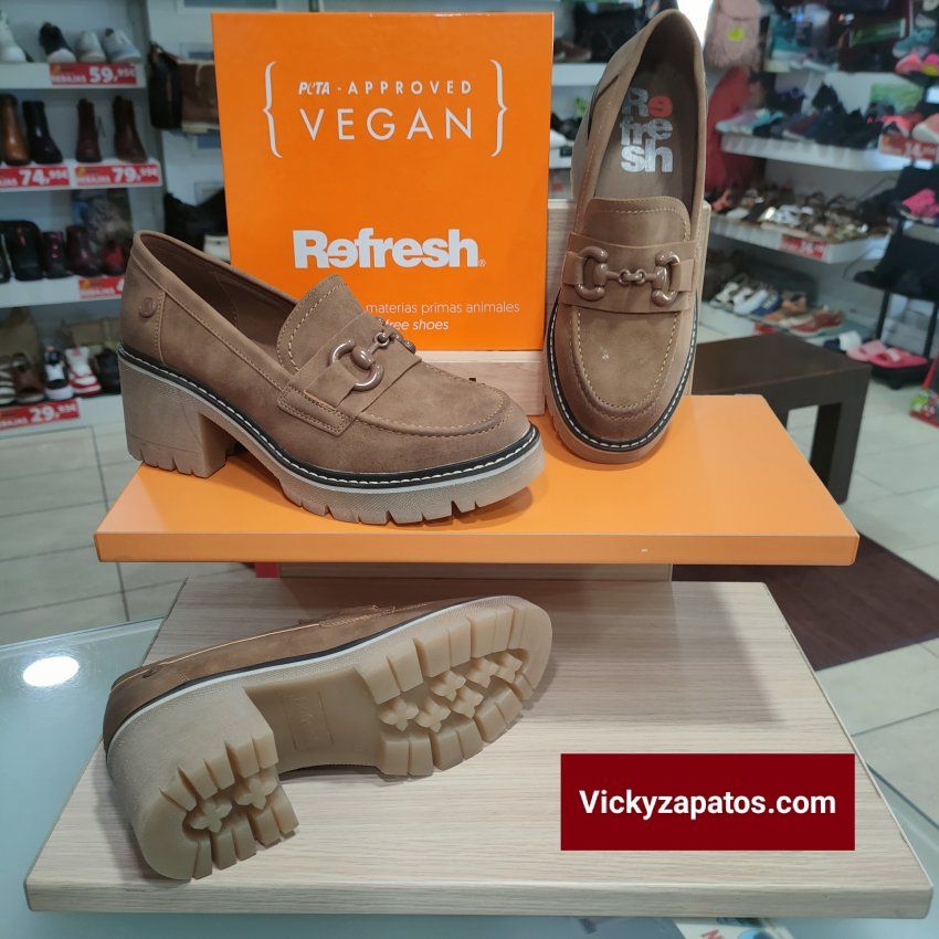 Zapato Mocasín de Tacón Vegano REFRESH 171417 TODO MODA OTOÑO 23 Madrid