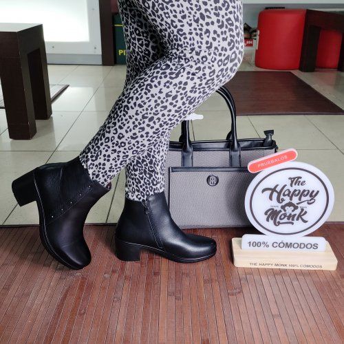 The Happy Monk Urban 01 – Botín casual de mujer en piel con tacón medio y tachuelas   VICKY Zapatos The Happy Monk Urban 01 – Botín casual de mujer en piel con tacón medio y tachuelas   VICKY Zapatos