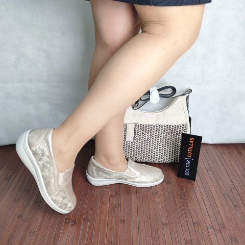 Mocasín Confort Mujer DOCTOR CUTILLAS 43646 Piel y Licra Picada Dorado – Memory Foam Ultra Light Mocasín Confort Mujer DOCTOR CUTILLAS 43646 Piel y Licra Picada Dorado – Memory Foam Ultra Light