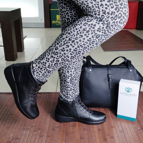 Laura Azaña 26847 – Botín de piel con cuña baja y cierre combinado Hechos en España | VickyZapatos Laura Azaña 26847 – Botín de piel con cuña baja y cierre combinado Hechos en España | VickyZapatos