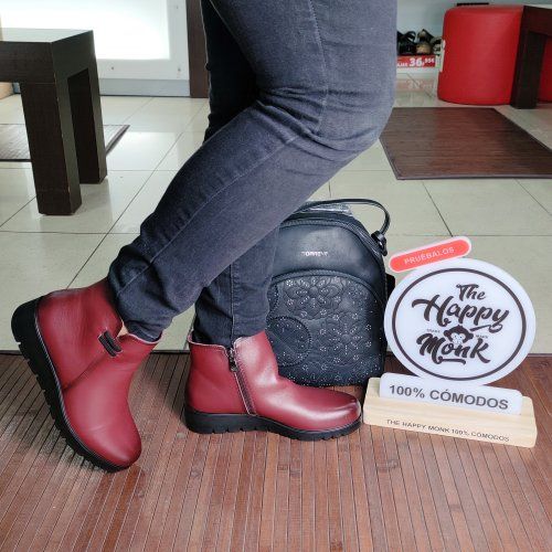 The Happy Monk Carmina 16 – Botín casual de mujer en piel burdeos con cuña baja VICKY Zapatos The Happy Monk Carmina 16 – Botín casual de mujer en piel burdeos con cuña baja VICKY Zapatos