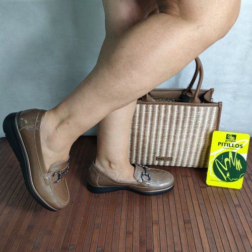 Mocasín Confort Mujer PITILLOS 11502 Charol – Cuña Baja y Plantilla Extraíble Mocasín Confort Mujer PITILLOS 11502 Charol – Cuña Baja y Plantilla Extraíble