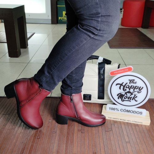 The Happy Monk Urban 01 – Botín casual de mujer en piel con tacón medio y tachuelas VICKY Zapatos The Happy Monk Urban 01 – Botín casual de mujer en piel con tacón medio y tachuelas VICKY Zapatos